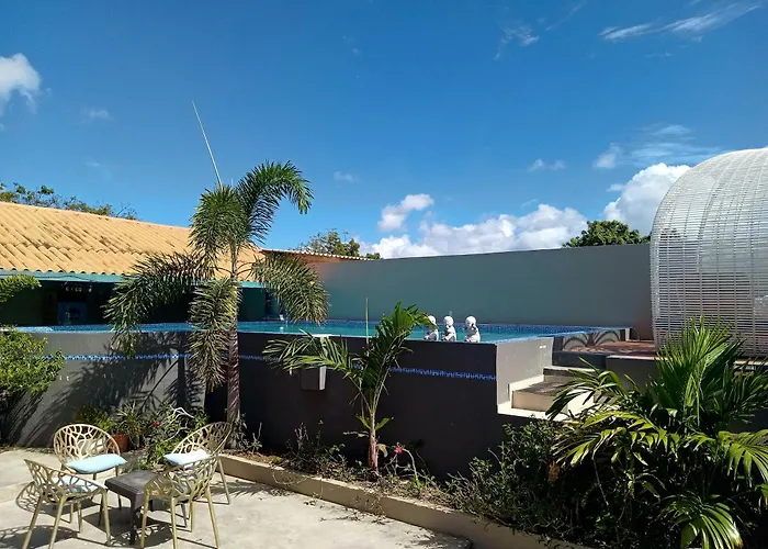 Curacao International Airport Island House Lodge