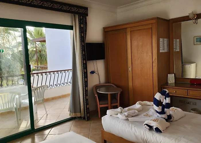 Royal Beach - Ras Suder
