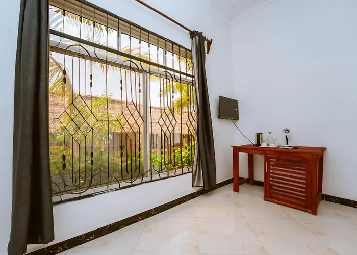 Farashuu Luna Hotel