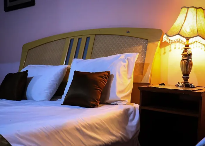 Roshan Plaza Hotel