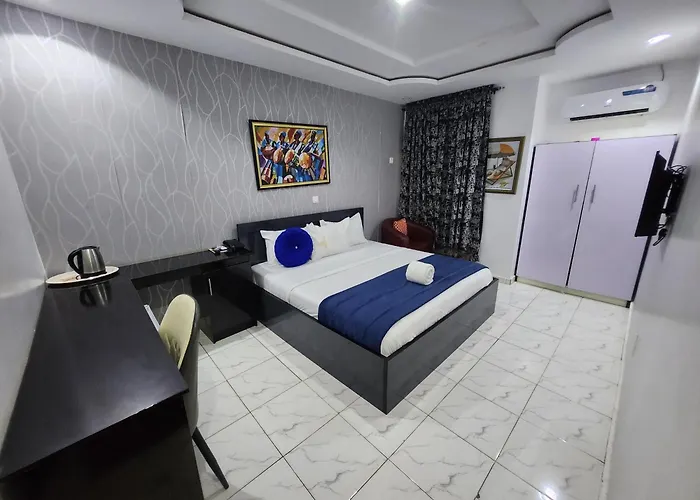 De Prominent Hotel & Suites