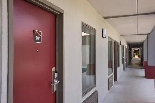 Red Roof Inn & Suites