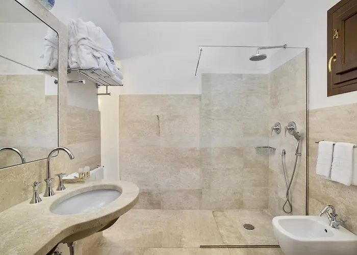Hotel With Swimming Pool Near Baja Sardinia