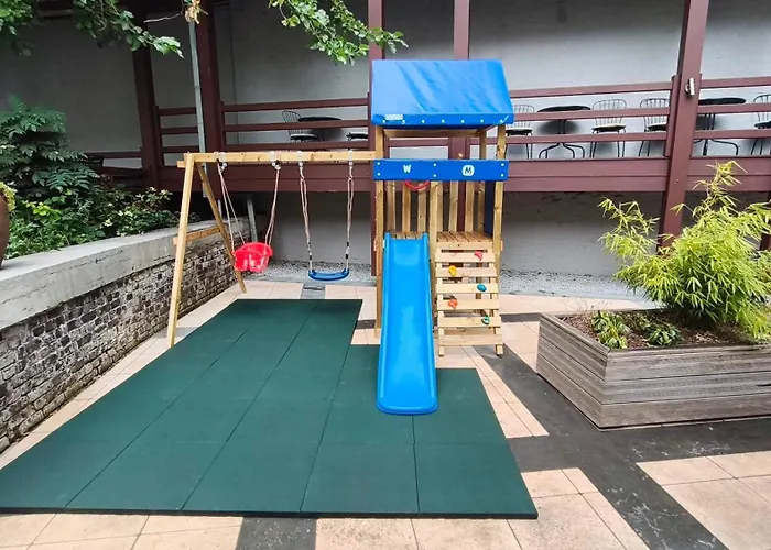 Urban Yard Hotel
