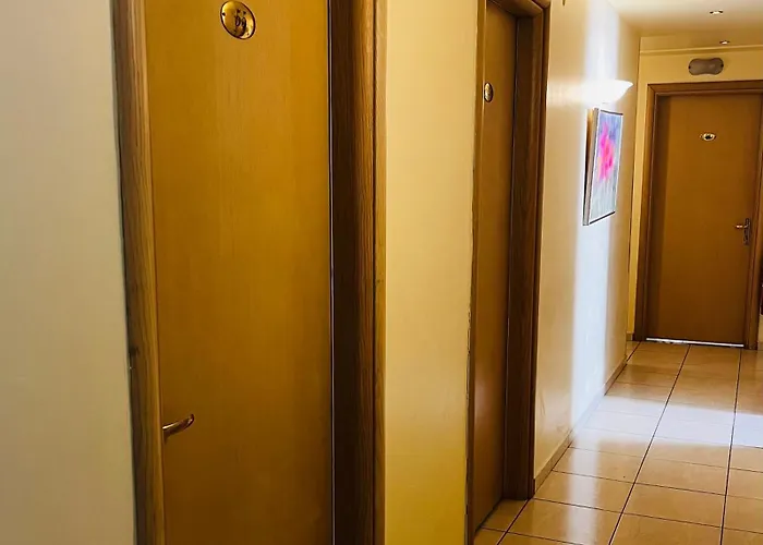 Triton Hotel Piraeus