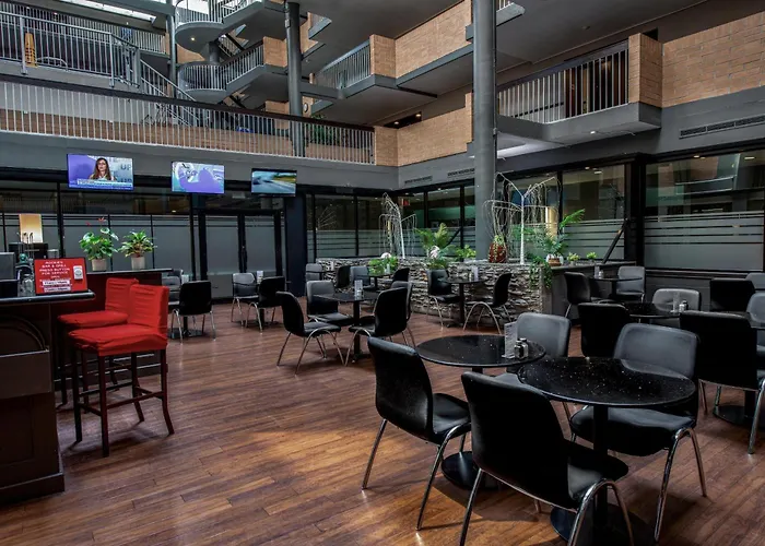 Coast Calgary University Area Hotel By Apa
