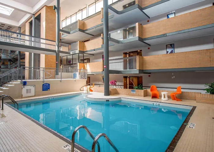 Coast Calgary University Area Hotel By Apa