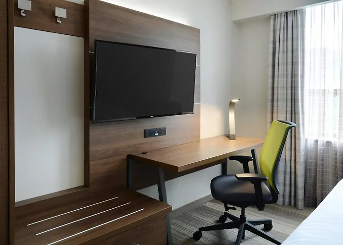 Holiday Inn Express Toronto Downtown By Ihg