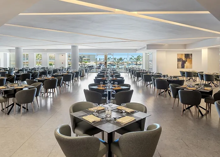 Royal Albatros Moderna - Families and couples only