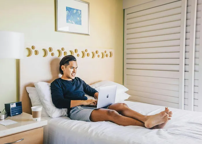 Waikiki Circle Hotel By Castle