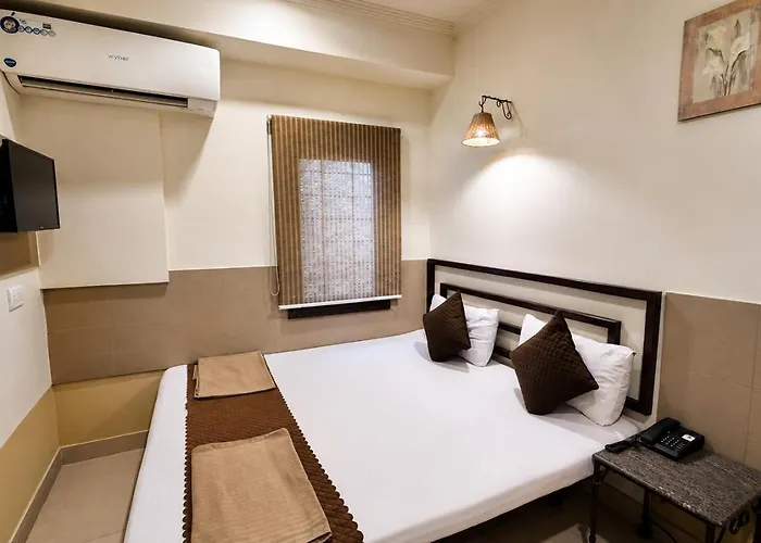 Smyle Inn - Comfort & Value Near New Delhi Railway Station - Since 1998