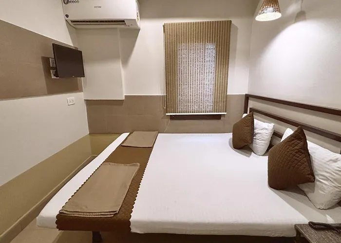 Smyle Inn - Comfort & Value Near New Delhi Railway Station - Since 1998