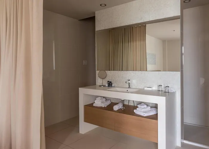 Hotel Du Lac Champlain, An Ascend Collection Hotel