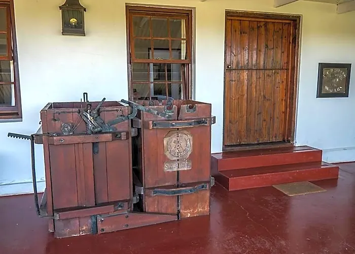 Leeuwenbosch Shearers Lodge - Amakhala Game Reserve