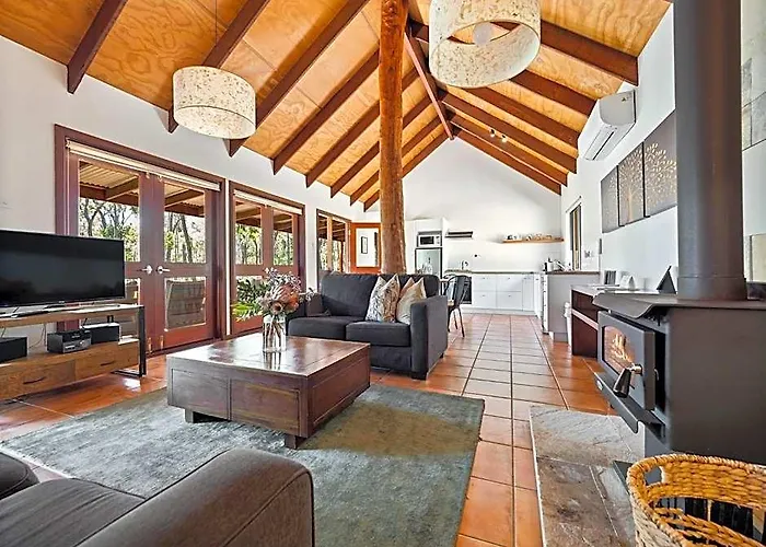 Forest Rise Chalets And Lodge
