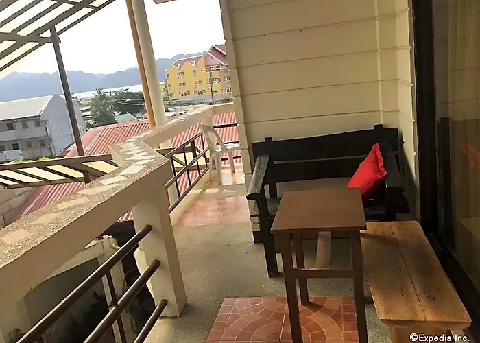 Cozy Coron Inn