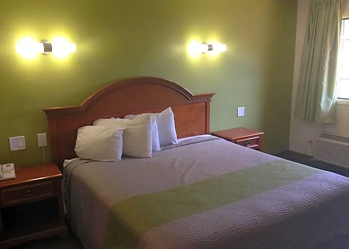 Red Carpet Inn - New Brunswick