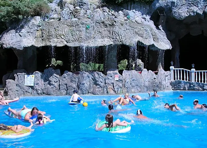 Grand Aquarium Apart