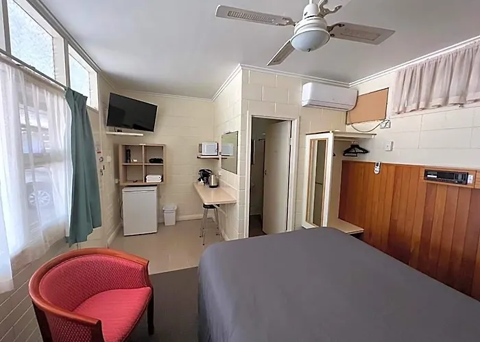 Glossop Motel