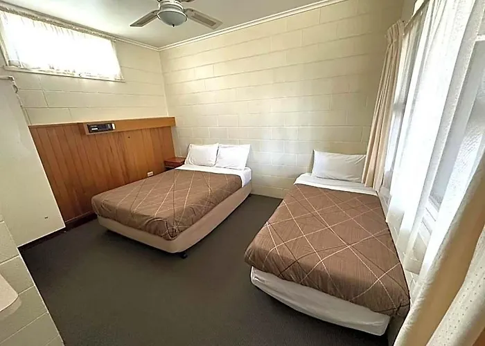 Glossop Motel