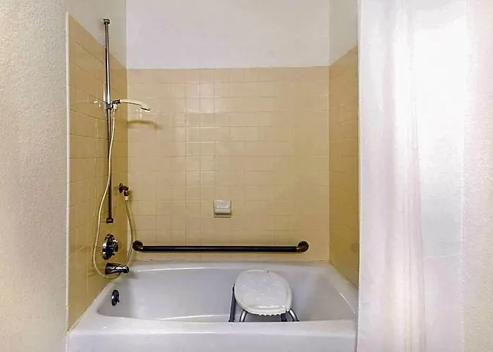 Super 8 By Wyndham Twinsburg/Cleveland Area