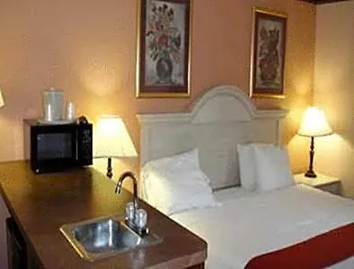 Super 8 By Wyndham Freeport