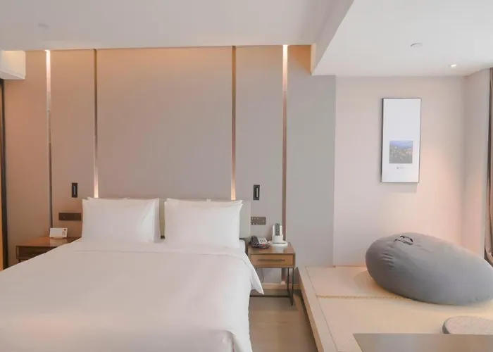 Atour Hotel Huzhou Dongwu