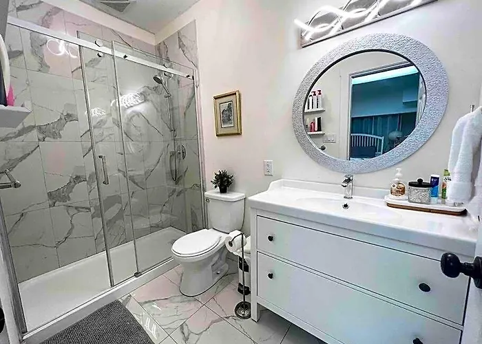 Bright Spacious 3 Bedroom Garden Suite, 4 Queen Beds, Fully Equipped, Highly Recommended By 229 Happy Groups