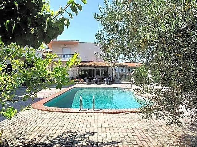 Skentos Hotel