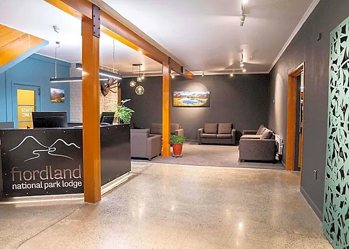 Fiordland National Park Lodge