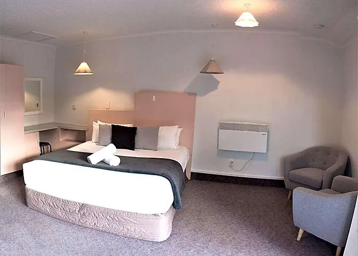 Fiordland National Park Lodge