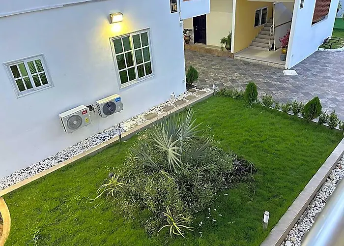 Escape To Hvillage,