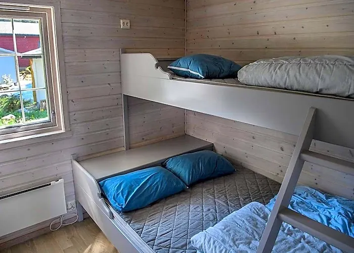 Spacious Holiday Home In Kinsarvik