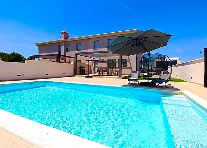 Elegant Villa With Private Pool In Bale