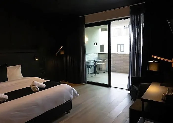Block Hotel