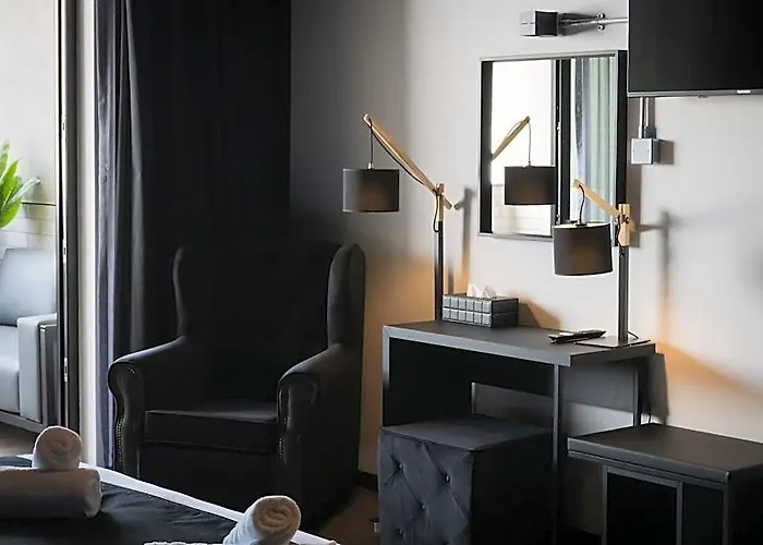 Block Hotel