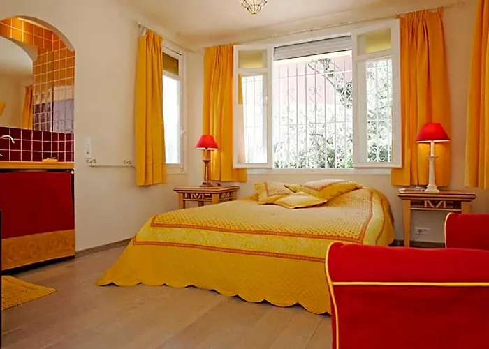 Villa With Private Beach - Villa Lou Cade