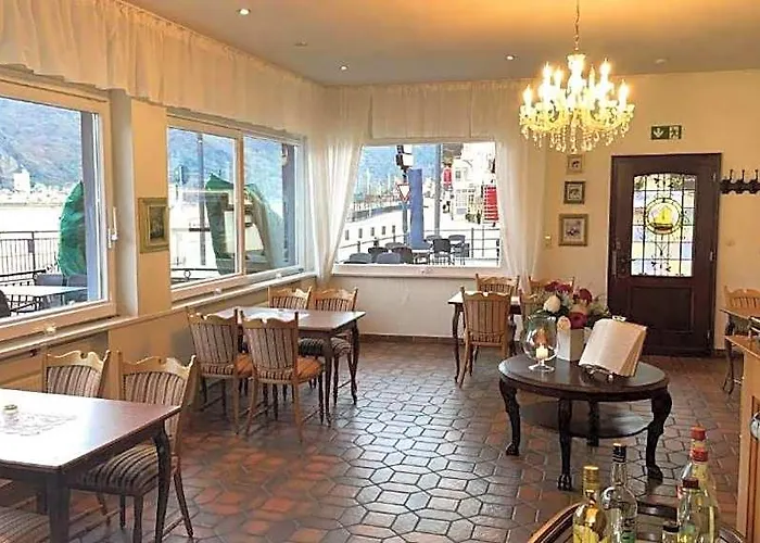 Hotel Zum Goldenen Loewen - Restaurant - Panoramabar - Terrassen - Events - Rheinblick - Geschichte Seit 1728