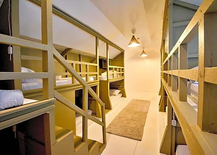 Treasure Isle Backpackers Hostel