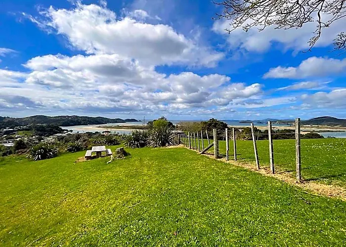 Matapouri & Tutukaka Spectacular Coastal Views- Aroha Luxury Guest Suite