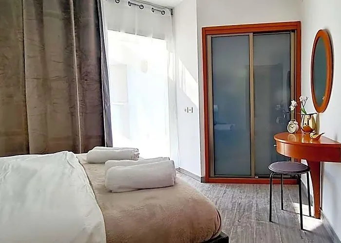 11Go To Bat Yam Balcony/Pool/Parking!