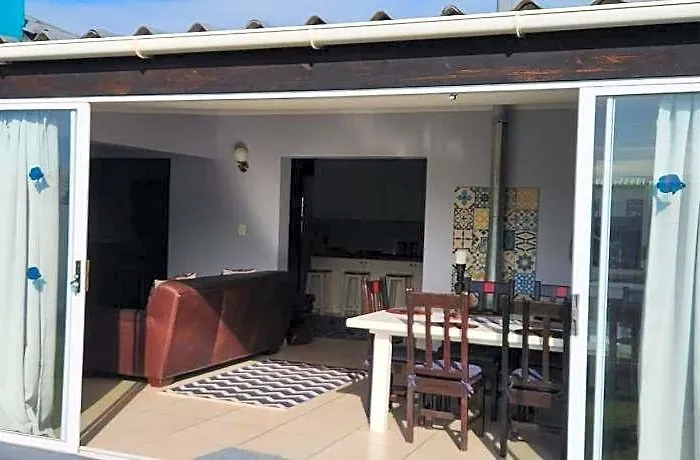 25 On Main Struisbaai
