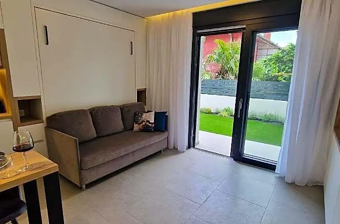 Urban Oasis - Private Fenced Garden With Bbq Area