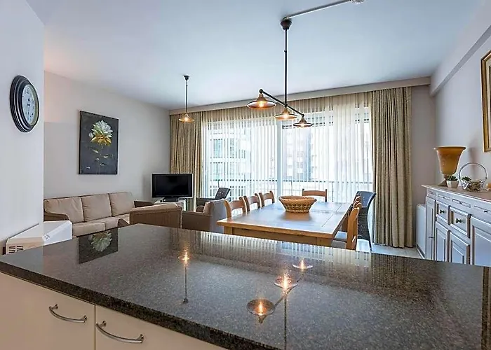 Apartment Near Seawall With Sea View
