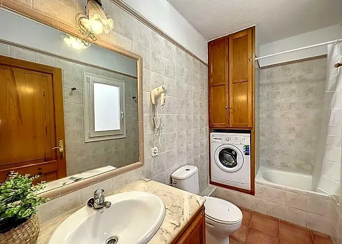 Roca Fornells, Comodo Apartamento F105