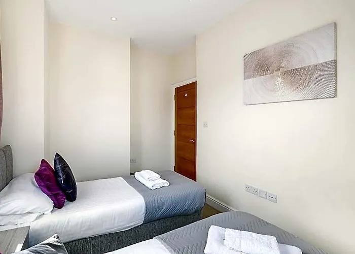 2 Bedroom Apt. 05 + Parking In Maidenhead