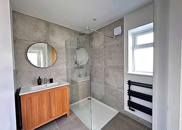 The Pontcanna Sapphire 2-Bed Haven