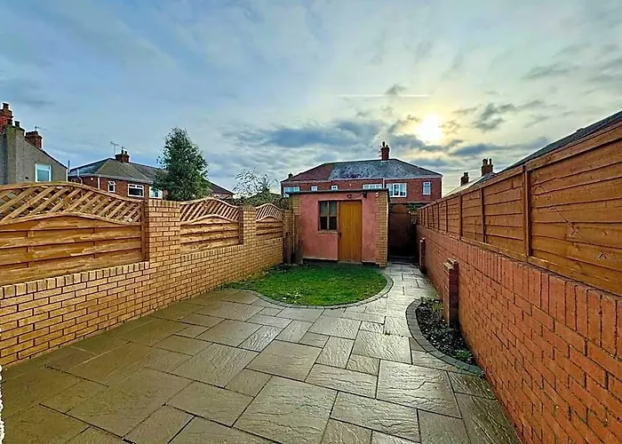 Freeston House - Contractors Or Family Holidays