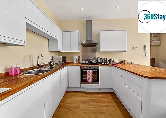 2 Bedroom Apt. 01 + Parking In Maidenhead