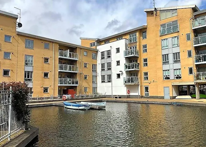 Beautiful Riverview Apartment